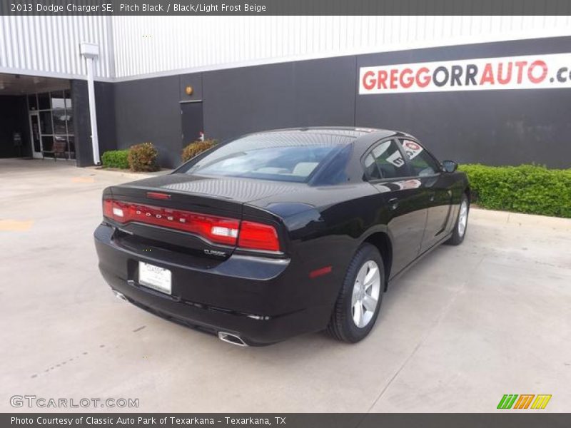 Pitch Black / Black/Light Frost Beige 2013 Dodge Charger SE