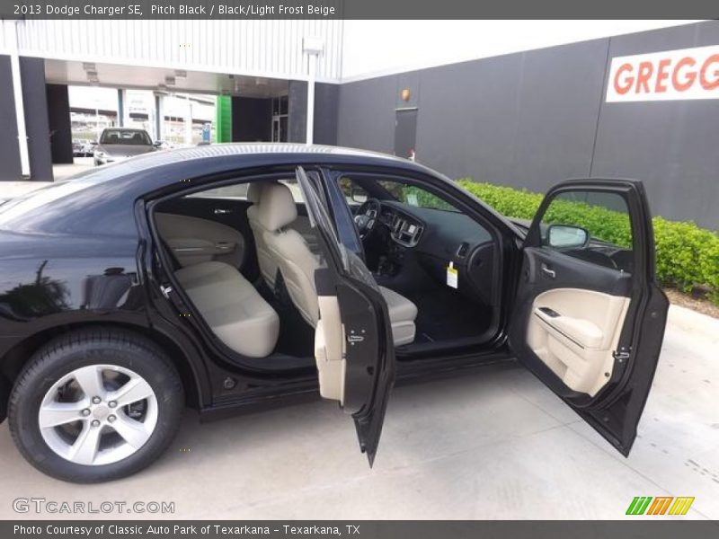 Pitch Black / Black/Light Frost Beige 2013 Dodge Charger SE