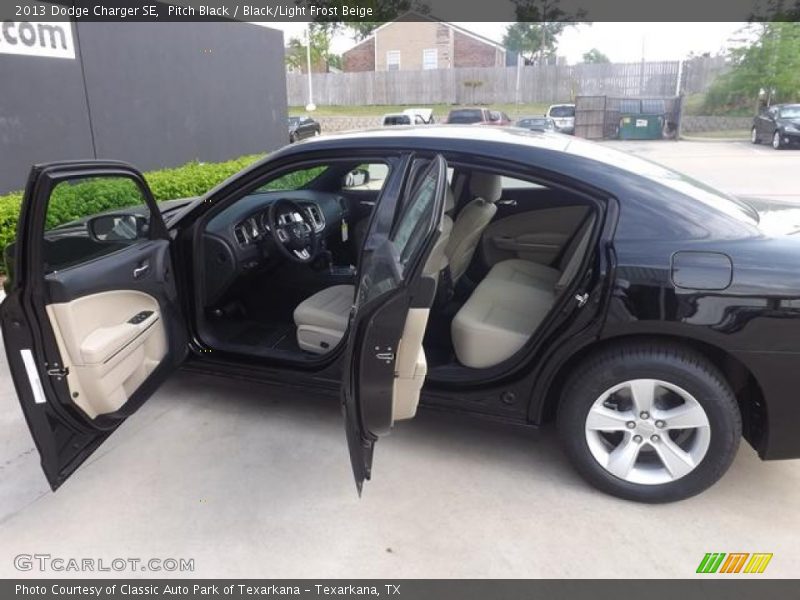 Pitch Black / Black/Light Frost Beige 2013 Dodge Charger SE