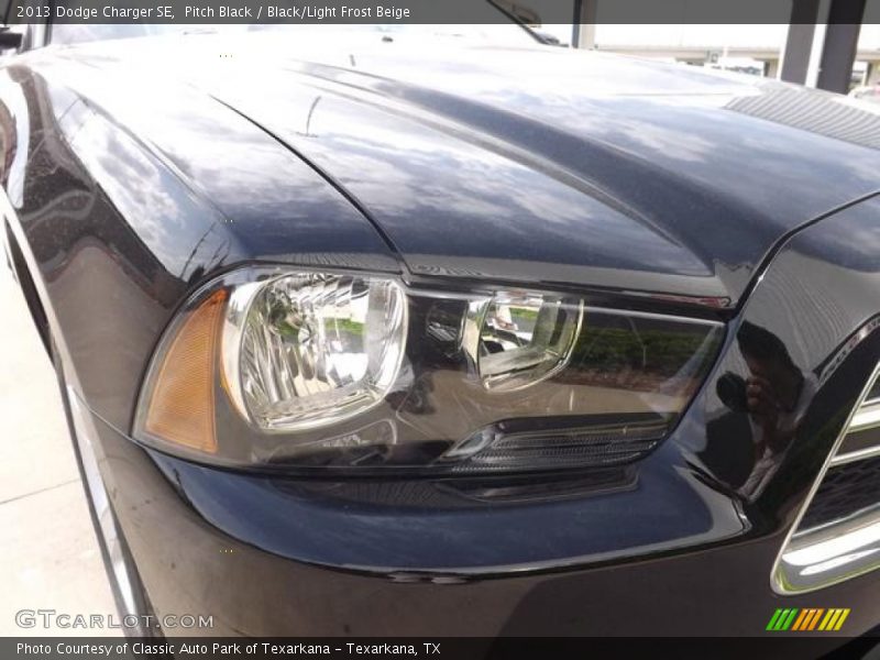 Pitch Black / Black/Light Frost Beige 2013 Dodge Charger SE