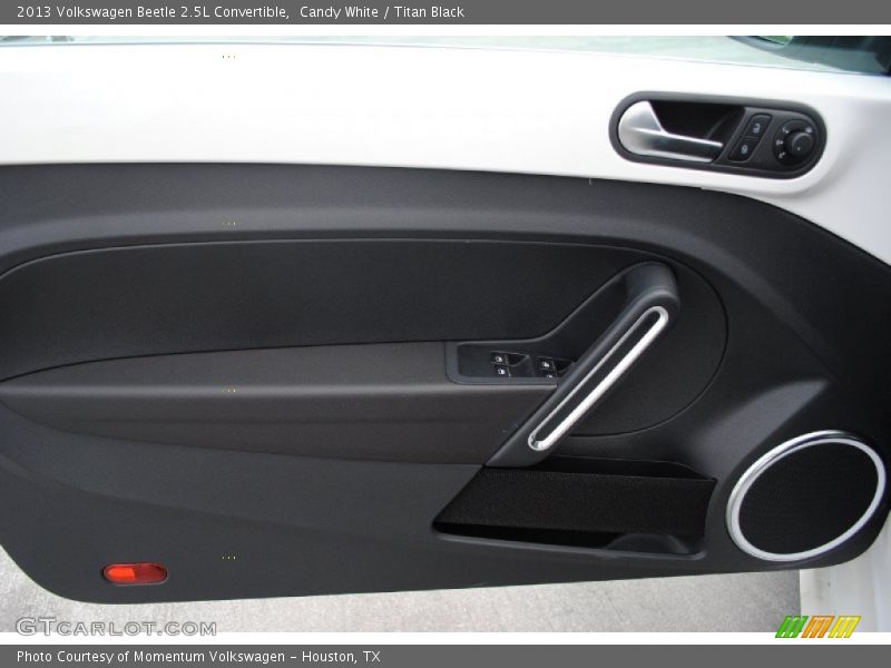 Candy White / Titan Black 2013 Volkswagen Beetle 2.5L Convertible