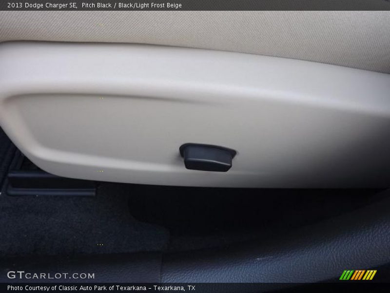 Pitch Black / Black/Light Frost Beige 2013 Dodge Charger SE