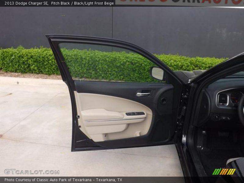 Pitch Black / Black/Light Frost Beige 2013 Dodge Charger SE