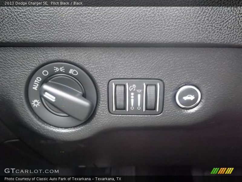 Pitch Black / Black 2013 Dodge Charger SE