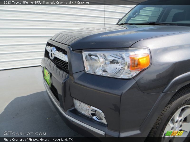 Magnetic Gray Metallic / Graphite 2013 Toyota 4Runner SR5