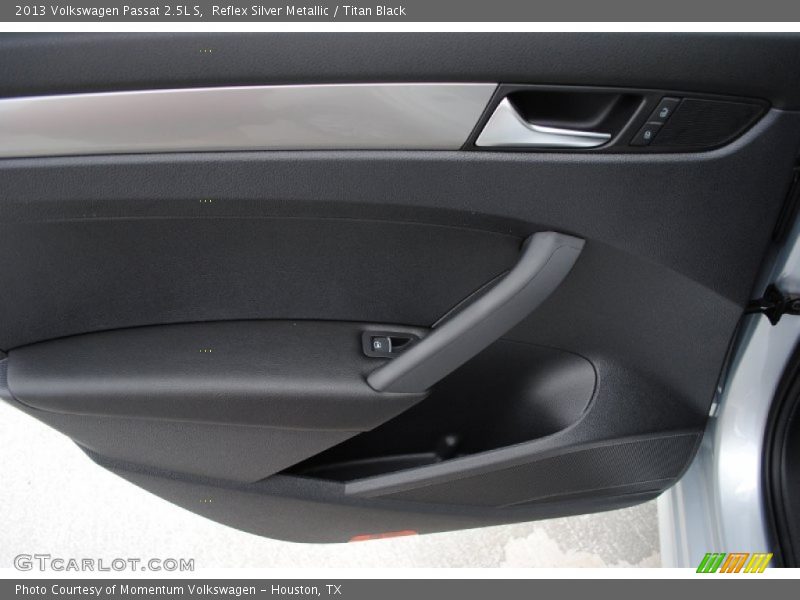 Reflex Silver Metallic / Titan Black 2013 Volkswagen Passat 2.5L S