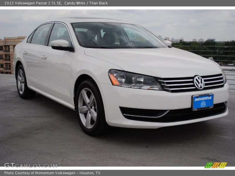 Candy White / Titan Black 2013 Volkswagen Passat 2.5L SE