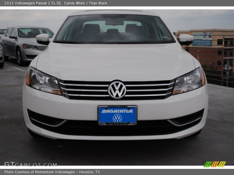 Candy White / Titan Black 2013 Volkswagen Passat 2.5L SE