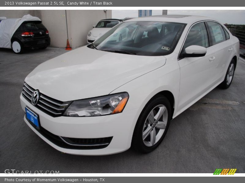 Candy White / Titan Black 2013 Volkswagen Passat 2.5L SE