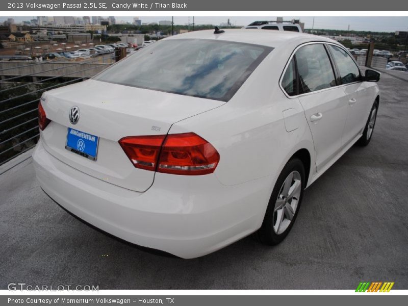 Candy White / Titan Black 2013 Volkswagen Passat 2.5L SE