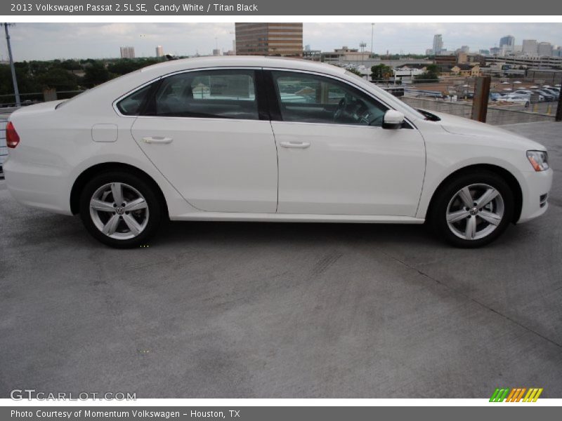 Candy White / Titan Black 2013 Volkswagen Passat 2.5L SE