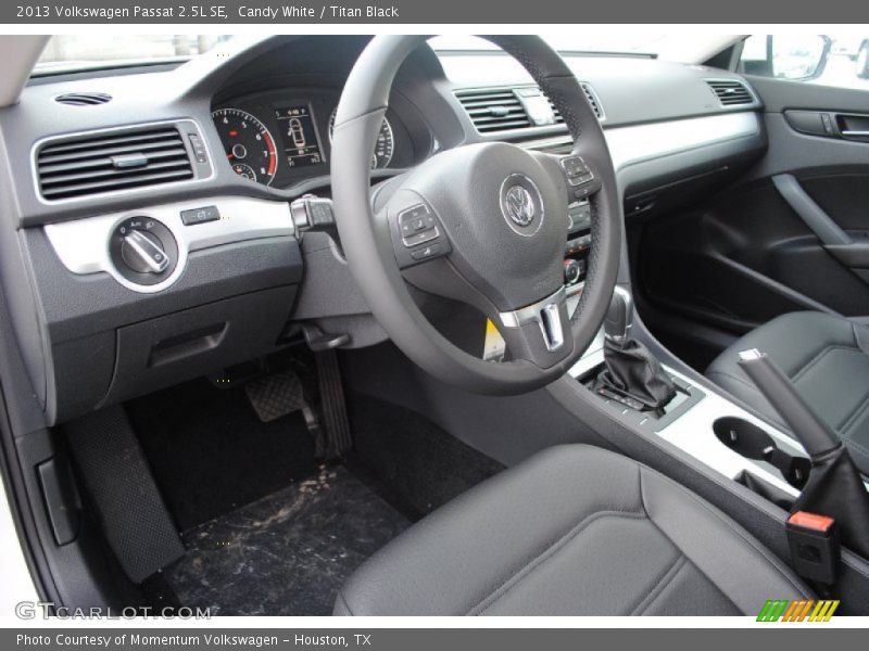 Candy White / Titan Black 2013 Volkswagen Passat 2.5L SE