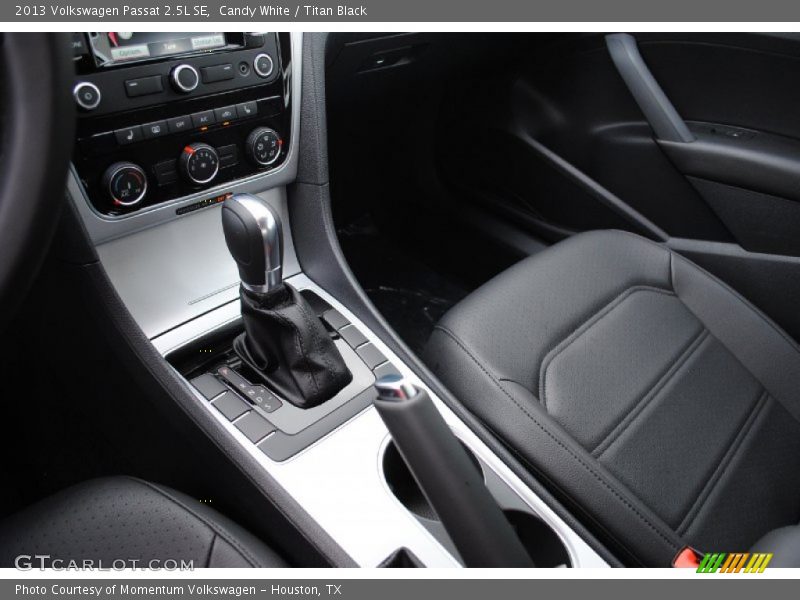 Candy White / Titan Black 2013 Volkswagen Passat 2.5L SE