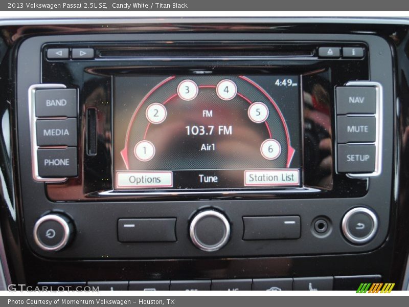 Candy White / Titan Black 2013 Volkswagen Passat 2.5L SE