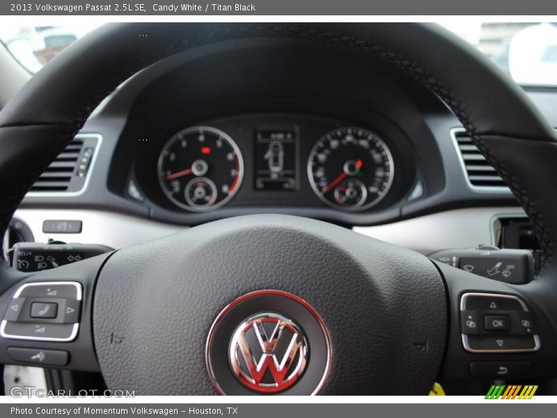 Candy White / Titan Black 2013 Volkswagen Passat 2.5L SE