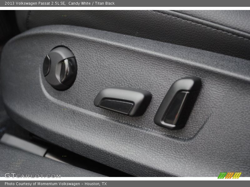 Candy White / Titan Black 2013 Volkswagen Passat 2.5L SE