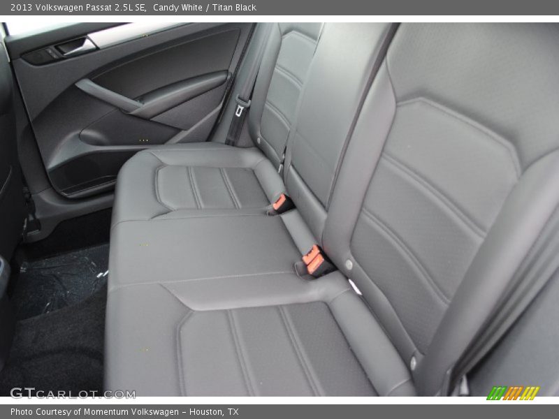 Candy White / Titan Black 2013 Volkswagen Passat 2.5L SE
