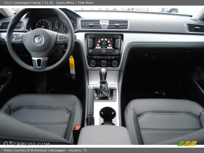 Candy White / Titan Black 2013 Volkswagen Passat 2.5L SE