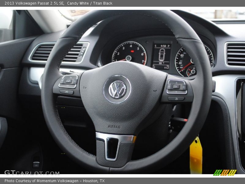 Candy White / Titan Black 2013 Volkswagen Passat 2.5L SE
