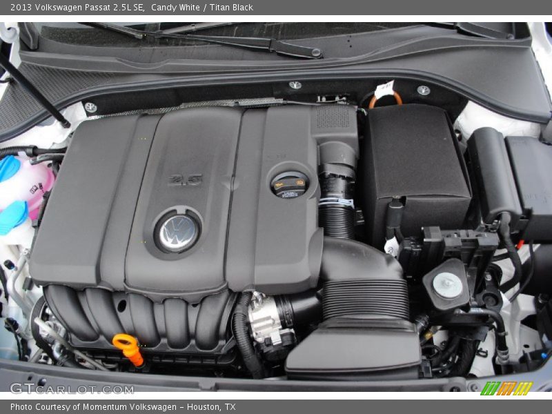 Candy White / Titan Black 2013 Volkswagen Passat 2.5L SE