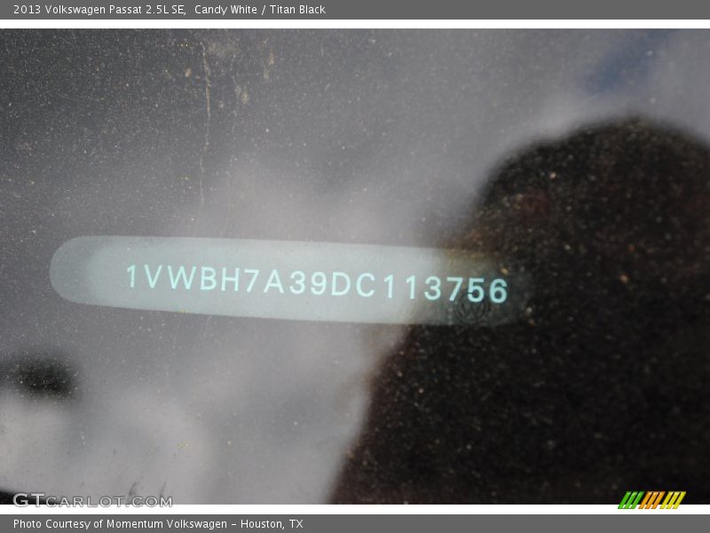 Candy White / Titan Black 2013 Volkswagen Passat 2.5L SE