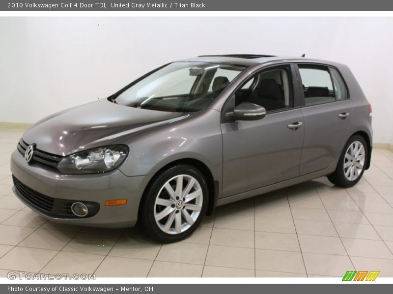 Front 3/4 View of 2010 Golf 4 Door TDI