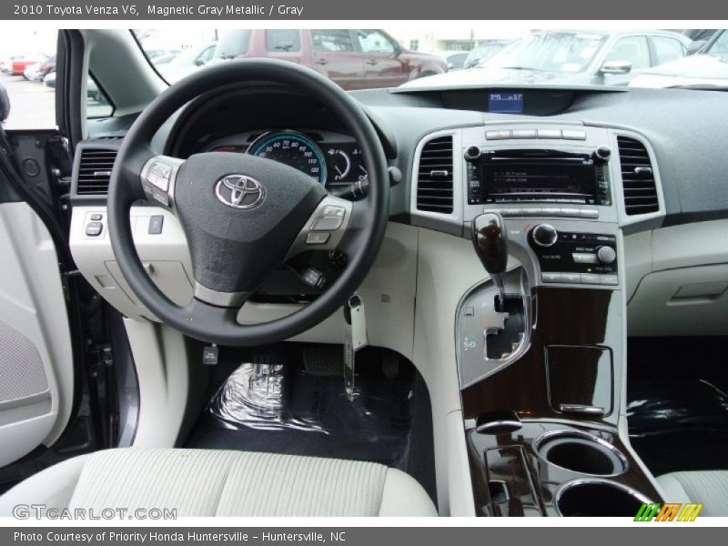 Magnetic Gray Metallic / Gray 2010 Toyota Venza V6