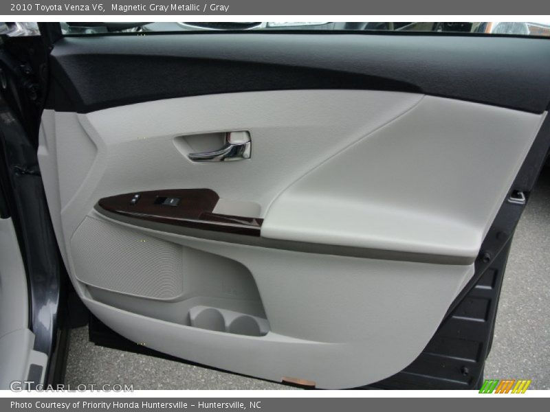 Magnetic Gray Metallic / Gray 2010 Toyota Venza V6
