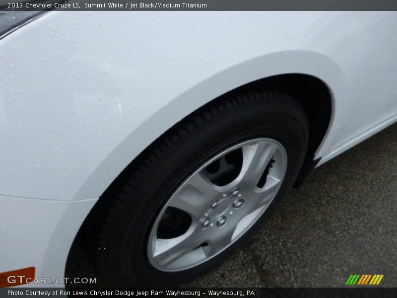 Summit White / Jet Black/Medium Titanium 2013 Chevrolet Cruze LS