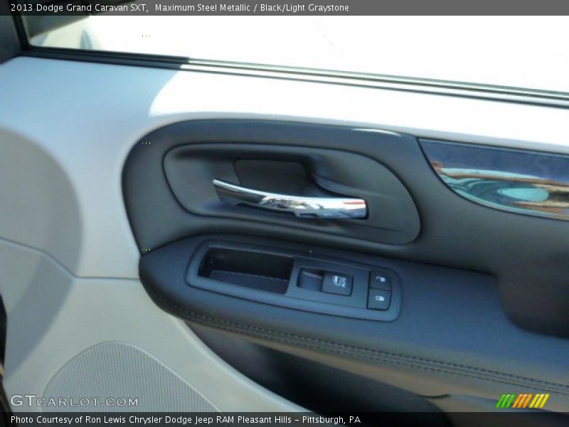 Maximum Steel Metallic / Black/Light Graystone 2013 Dodge Grand Caravan SXT