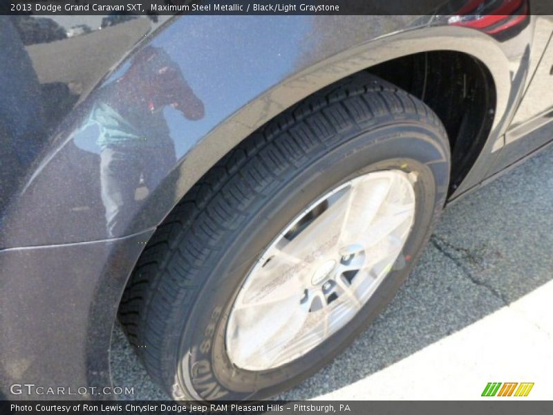 Maximum Steel Metallic / Black/Light Graystone 2013 Dodge Grand Caravan SXT