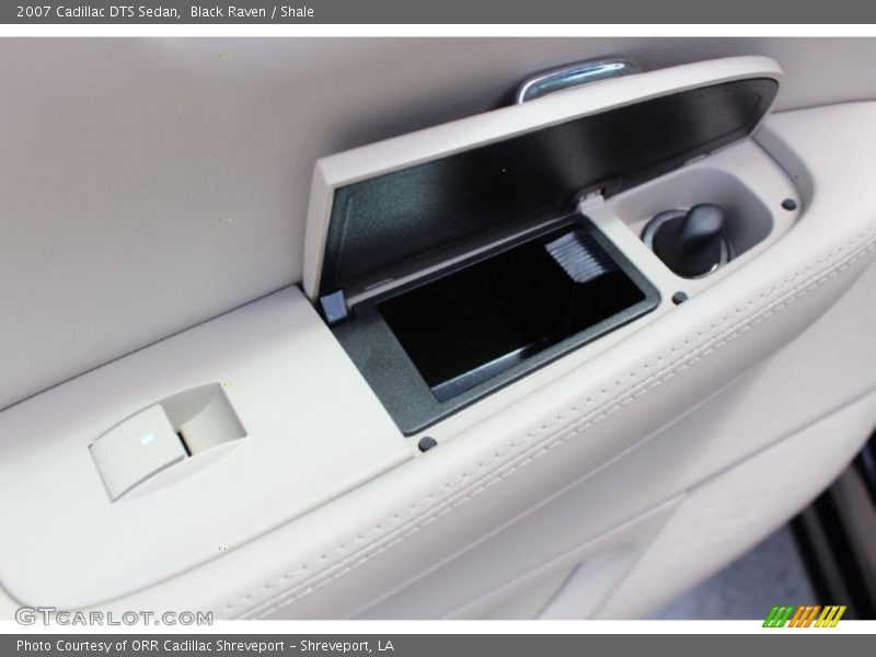 Black Raven / Shale 2007 Cadillac DTS Sedan