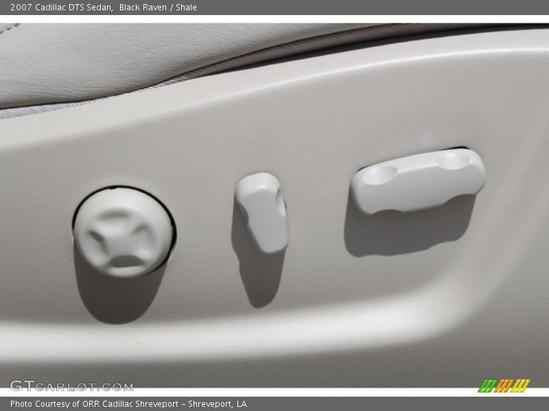 Black Raven / Shale 2007 Cadillac DTS Sedan