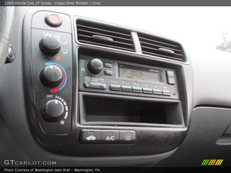 Vogue Silver Metallic / Gray 1999 Honda Civic VP Sedan
