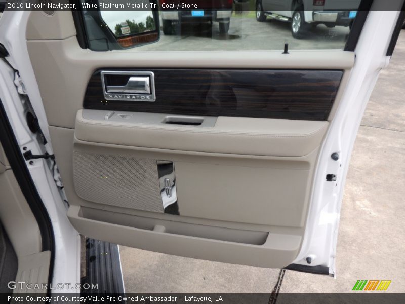 White Platinum Metallic Tri-Coat / Stone 2010 Lincoln Navigator