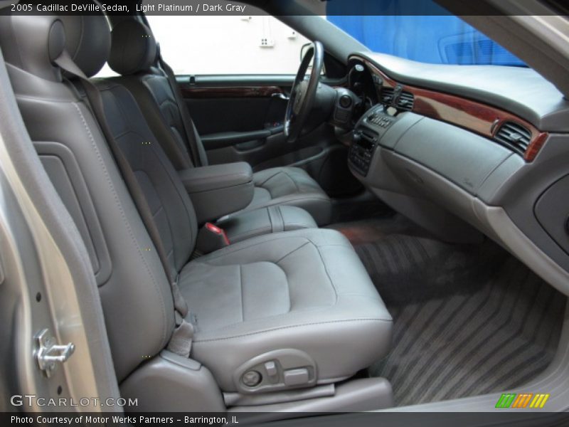 Light Platinum / Dark Gray 2005 Cadillac DeVille Sedan