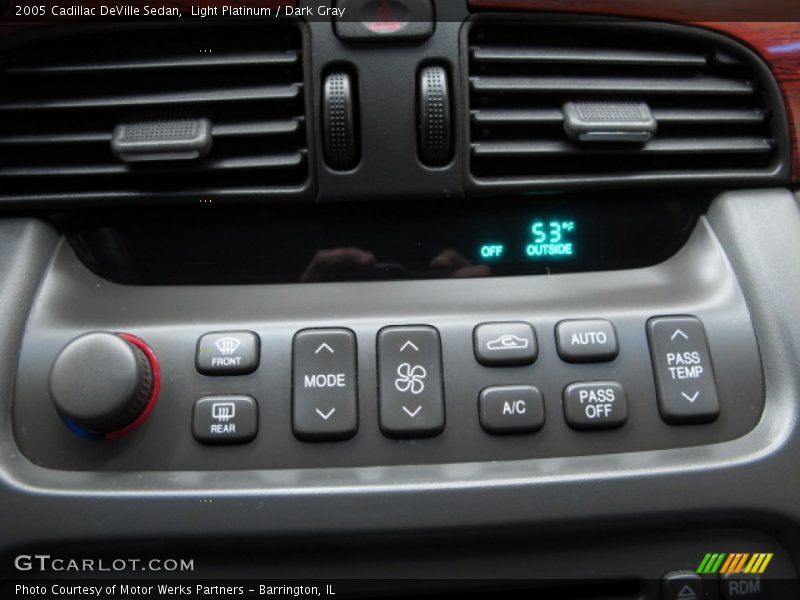 Light Platinum / Dark Gray 2005 Cadillac DeVille Sedan