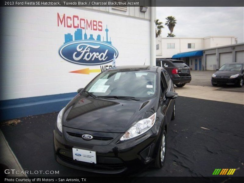 Tuxedo Black / Charcoal Black/Blue Accent 2013 Ford Fiesta SE Hatchback