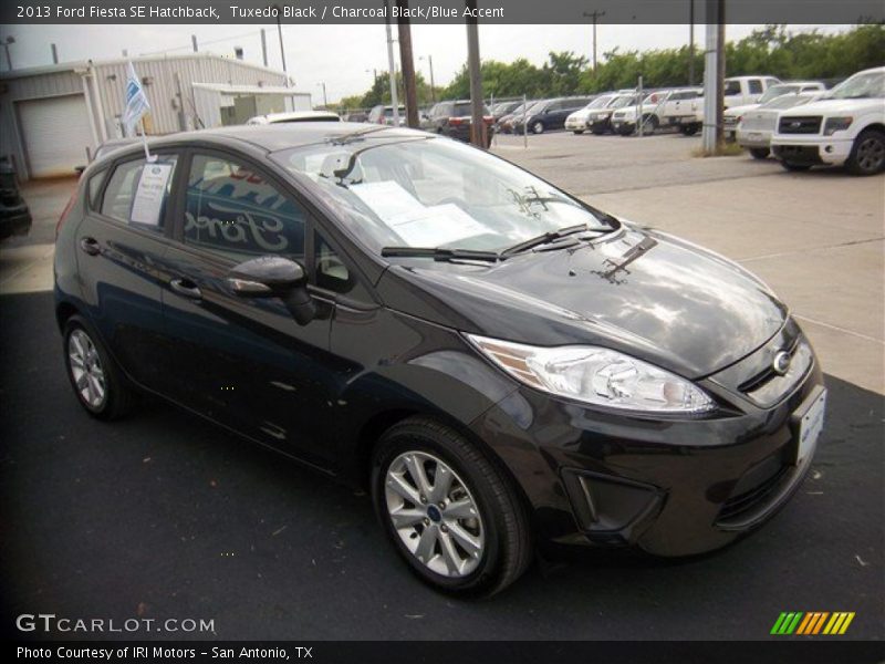 Tuxedo Black / Charcoal Black/Blue Accent 2013 Ford Fiesta SE Hatchback