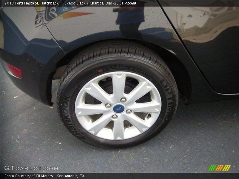 Tuxedo Black / Charcoal Black/Blue Accent 2013 Ford Fiesta SE Hatchback