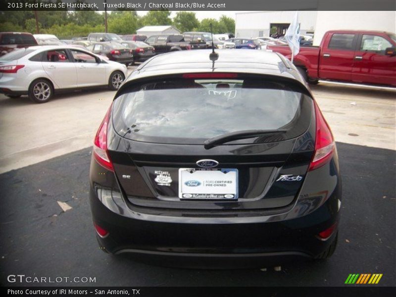 Tuxedo Black / Charcoal Black/Blue Accent 2013 Ford Fiesta SE Hatchback
