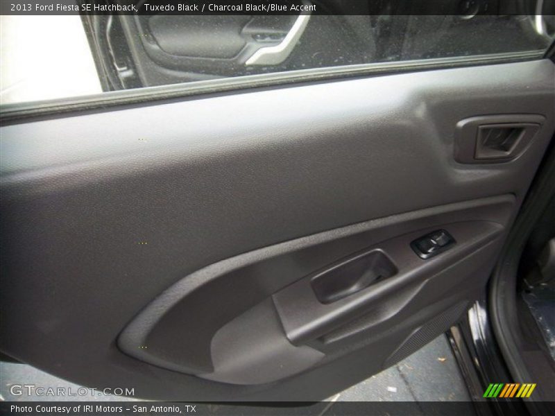 Tuxedo Black / Charcoal Black/Blue Accent 2013 Ford Fiesta SE Hatchback