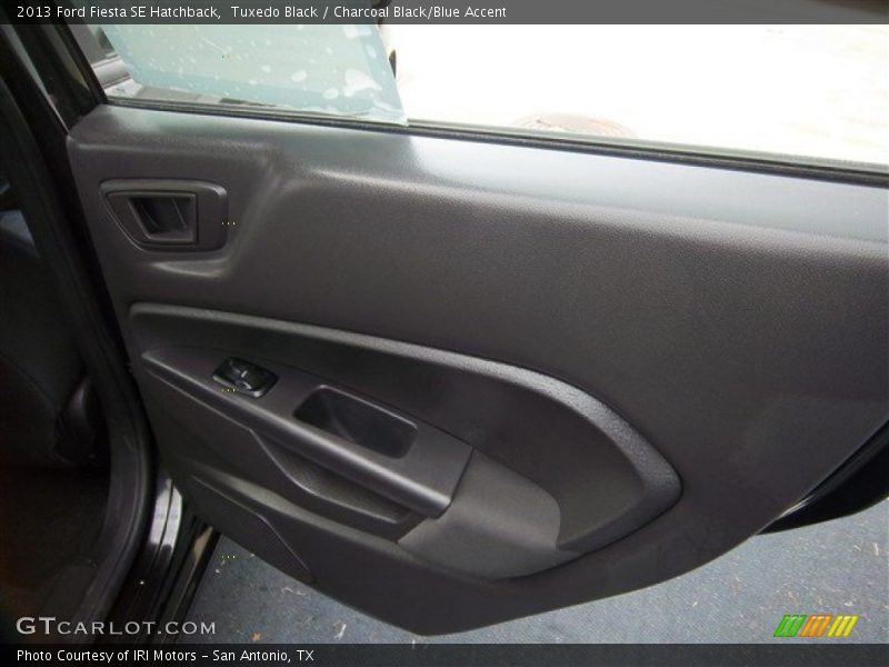 Tuxedo Black / Charcoal Black/Blue Accent 2013 Ford Fiesta SE Hatchback