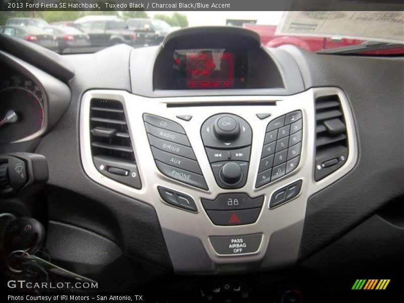 Controls of 2013 Fiesta SE Hatchback