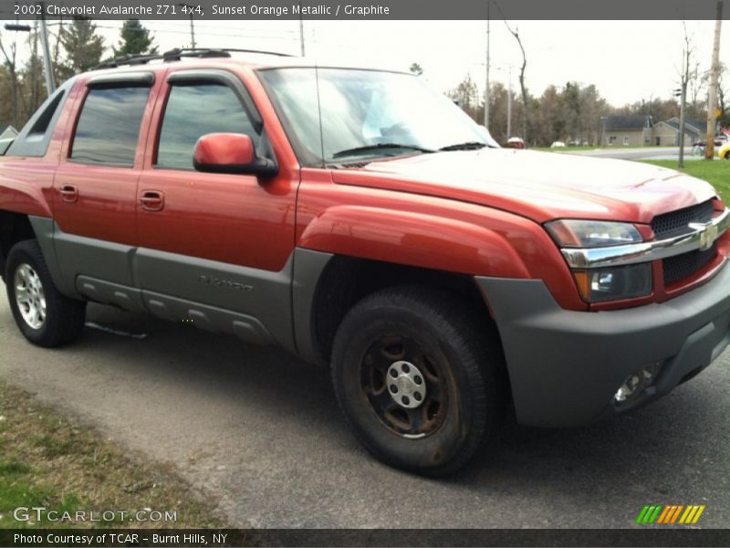 Sunset Orange Metallic / Graphite 2002 Chevrolet Avalanche Z71 4x4