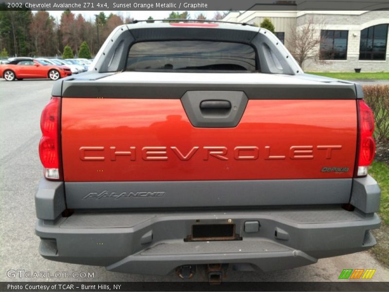 Sunset Orange Metallic / Graphite 2002 Chevrolet Avalanche Z71 4x4