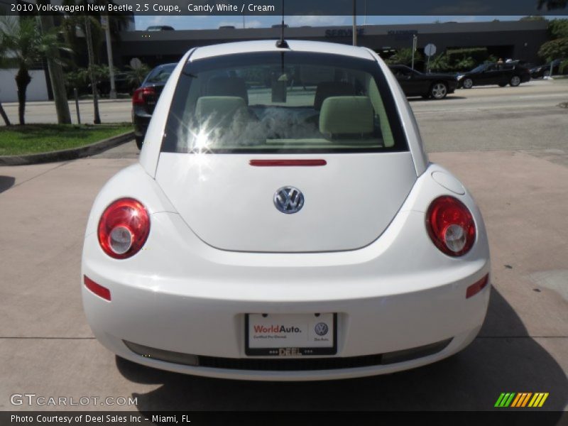 Candy White / Cream 2010 Volkswagen New Beetle 2.5 Coupe