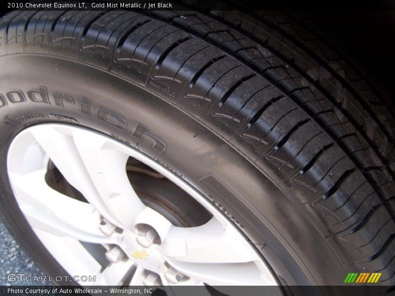 Gold Mist Metallic / Jet Black 2010 Chevrolet Equinox LT