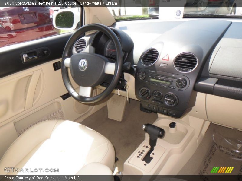 Candy White / Cream 2010 Volkswagen New Beetle 2.5 Coupe