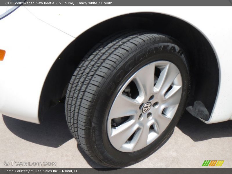 Candy White / Cream 2010 Volkswagen New Beetle 2.5 Coupe